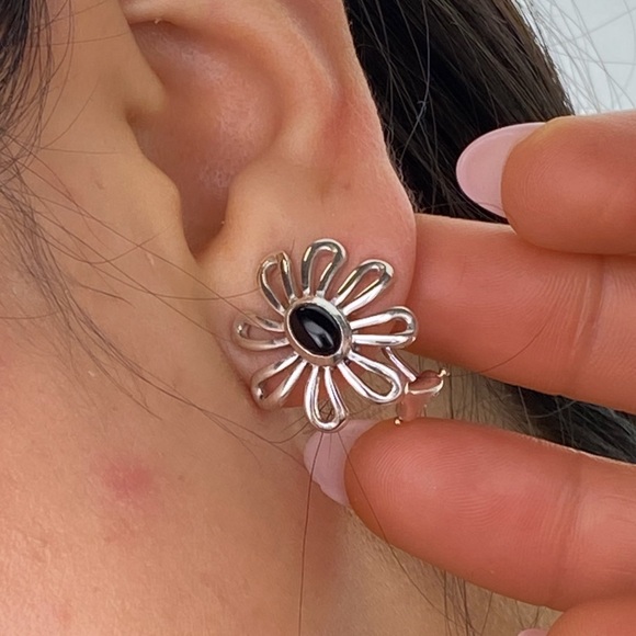 925 Sterling Silver Daisy Flower Stud Earrings with Black Onix